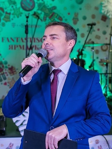 Ведущий Андрей Животягин